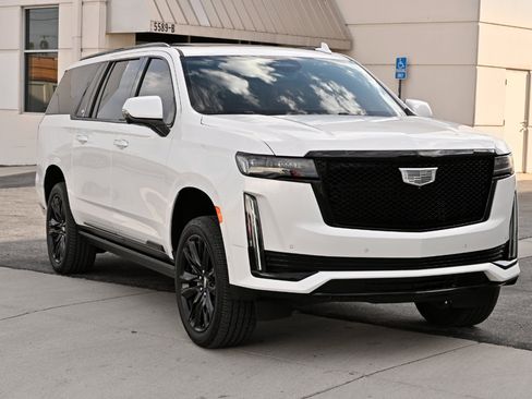 Used 2021 Cadillac Escalade ESV Sport w/ Driver Assist Tech Package AWD/4WD image 59