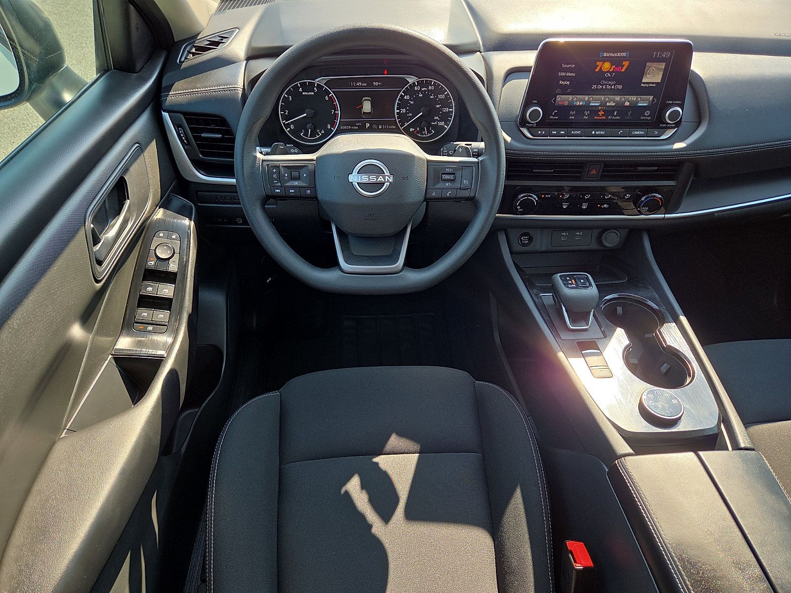 Used 2025 Nissan Rogue S AWD/4WD image 11