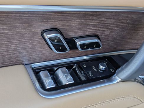 Certified 2023 Land Rover Range Rover SE image 13