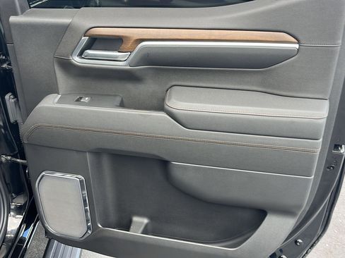Used 2025 Chevrolet Silverado 1500 High Country w/ High Country Premium Package AWD/4WD image 24