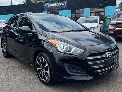 Used 2017 Hyundai Elantra GT FWD image 1