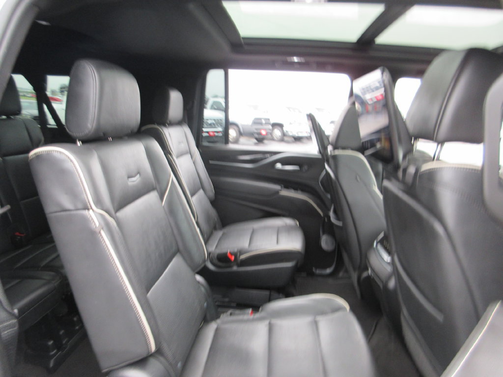 Used 2023 Cadillac Escalade ESV Sport w/ LPO, ONYX Package AWD/4WD image 28