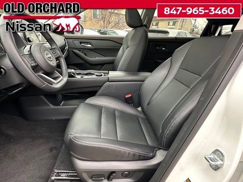 Used 2023 Nissan Rogue SL w/ SL Premium Package image 10