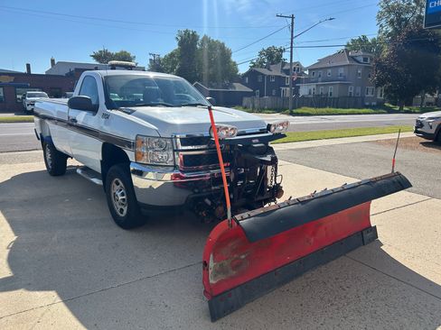 Used 2013 Chevrolet Silverado 2500 W/T w/ Snow Plow Prep Package AWD/4WD image 4