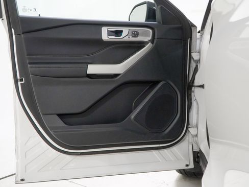 Used 2022 Ford Explorer Limited w/ Equipment Group 301A image 21