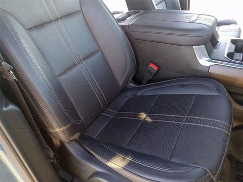 Used 2024 Chevrolet Silverado 3500 High Country w/ Technology Package image 11