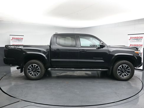 Used 2020 Toyota Tacoma TRD Sport w/ Technology Package AWD/4WD image 9