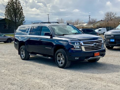 Used 2017 Chevrolet Suburban LT image 7