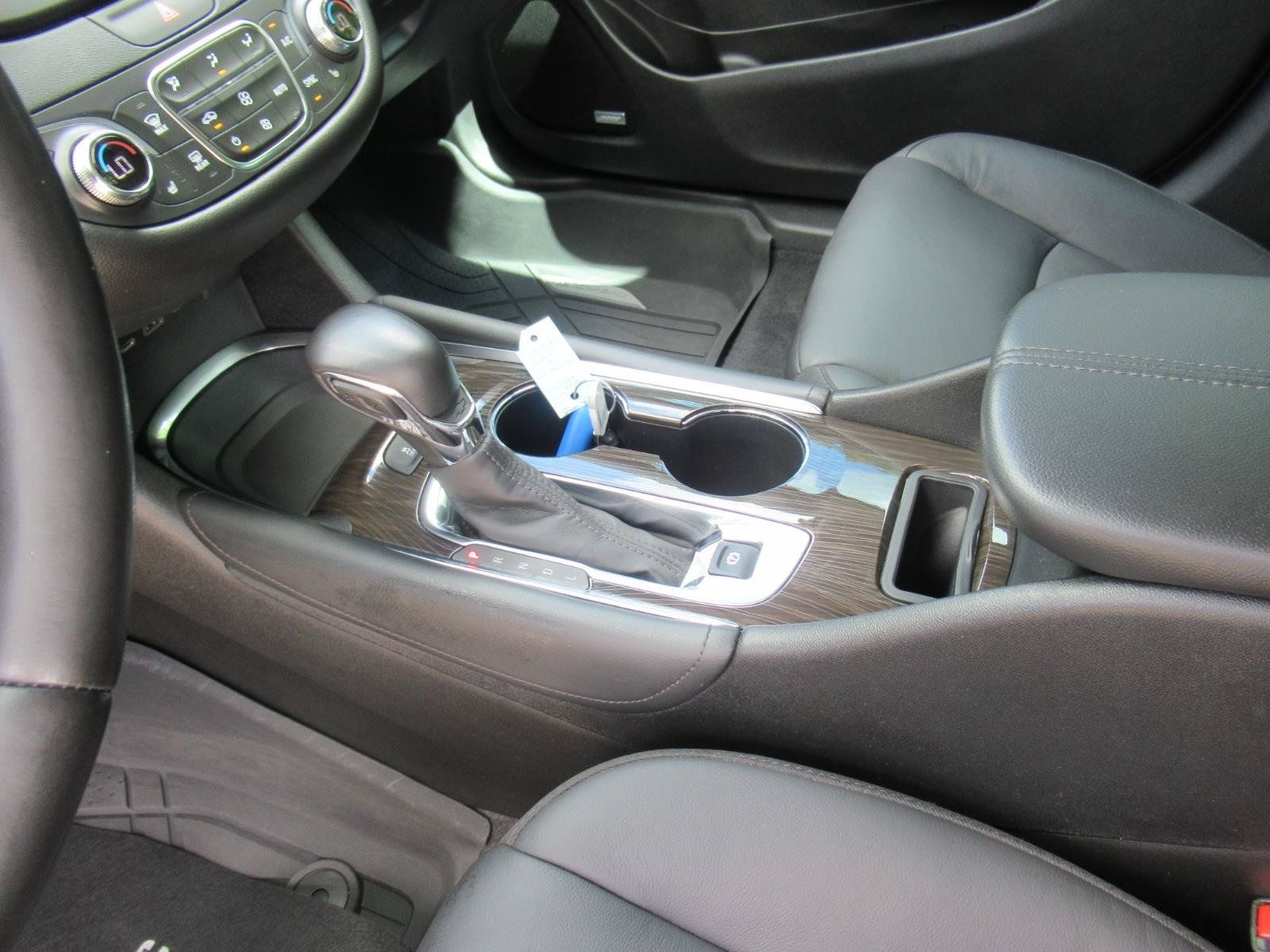 Used 2022 Chevrolet Malibu Premier FWD image 19