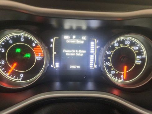 Used 2018 Jeep Cherokee Latitude Plus w/ Comfort/Convenience Group image 24