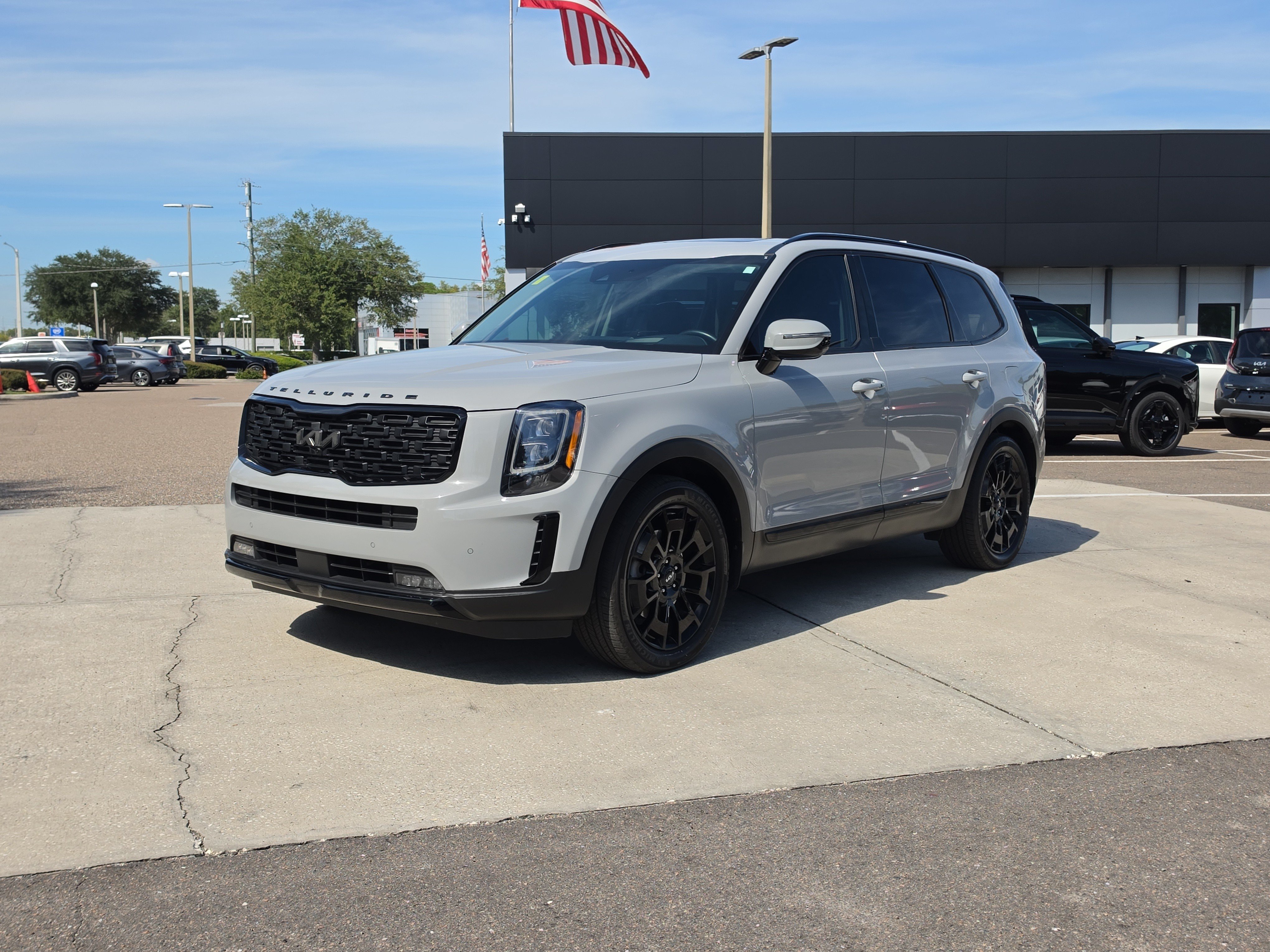Certified 2022 Kia Telluride SX w/ SX Prestige Package AWD/4WD image 4
