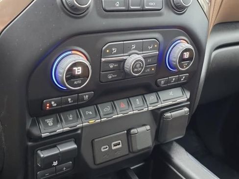 Used 2023 Chevrolet Silverado 3500 High Country image 34