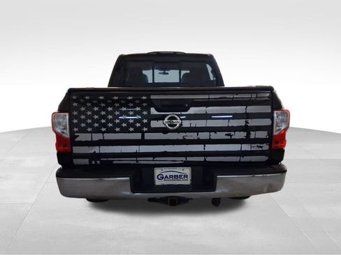 Used 2017 Nissan Titan SV image 4
