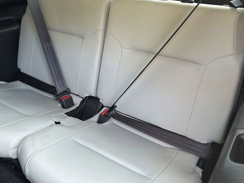 Used 2023 Mitsubishi Outlander SEL FWD image 17