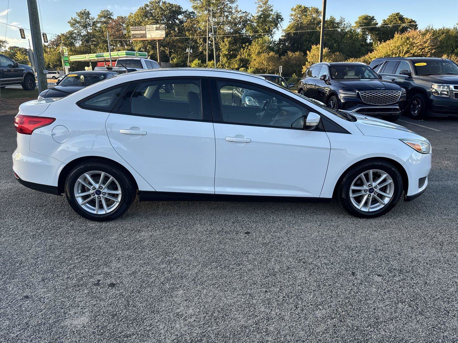 Used 2017 Ford Focus SE FWD image 21
