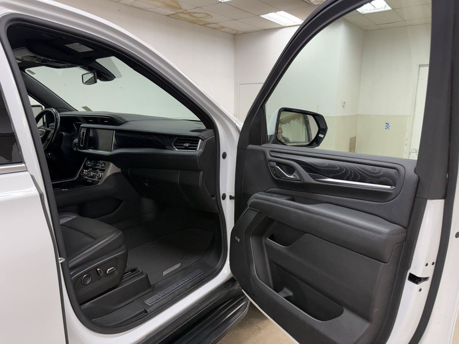 Used 2021 GMC Yukon XL Denali AWD/4WD image 34