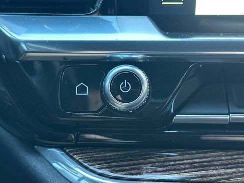 Used 2025 GMC Sierra 1500 Elevation image 31