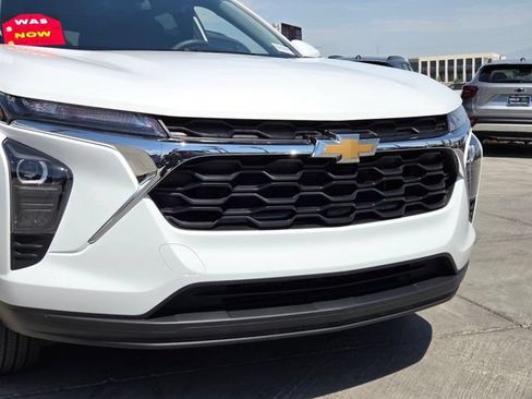 Certified 2024 Chevrolet Trax LS w/ LS Convenience Package FWD image 8