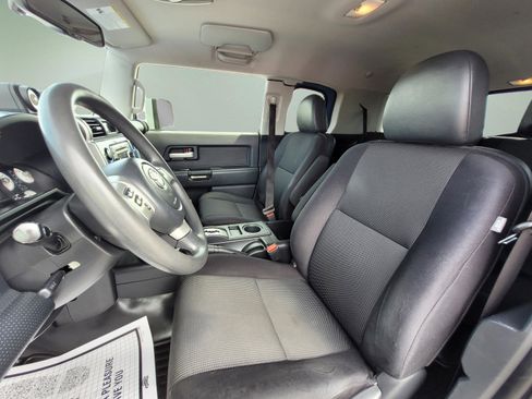 Used 2013 Toyota FJ Cruiser 4WD w/ Convenience Pkg image 27