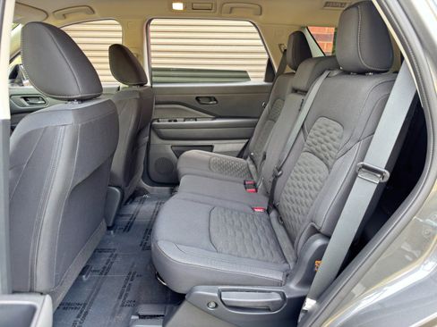 Used 2025 Nissan Pathfinder S FWD image 36