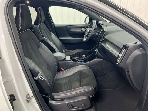 Used 2021 Volvo XC40 T5 R-Design w/ Climate Package image 23