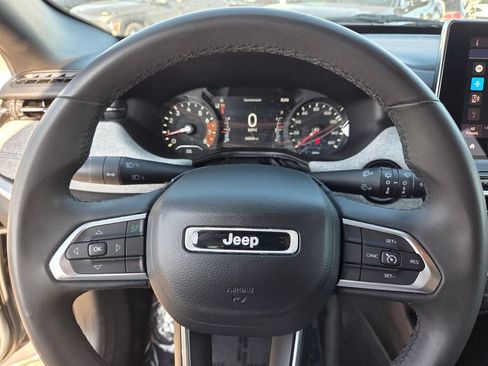 Used 2024 Jeep Compass Latitude AWD/4WD image 31