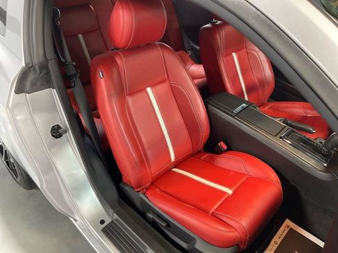 Used 2013 Ford Mustang GT Premium image 37