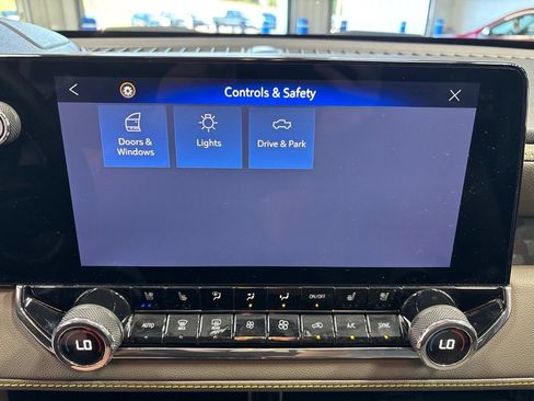 Used 2025 Chevrolet Colorado ZR2 w/ Technology Package AWD/4WD image 26