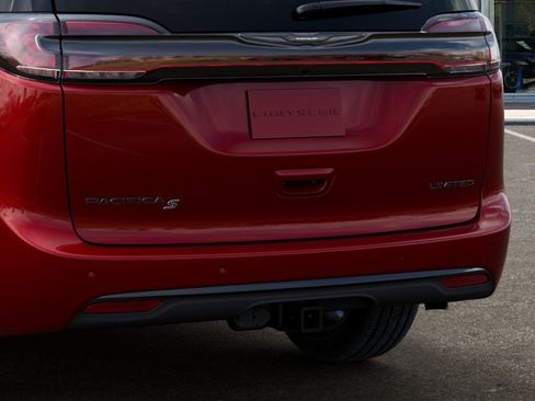 New 2026 Chrysler Pacifica Limited w/ S Appearance Package FWD image 13