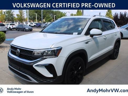 Used 2022 Volkswagen Taos SE w/ Panoramic Sunroof Package AWD/4WD image 3