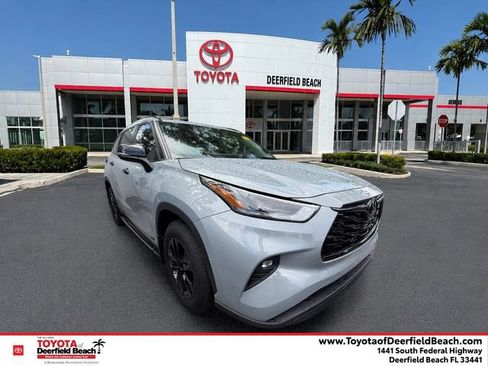 Certified 2025 Toyota Highlander XLE AWD/4WD image 1