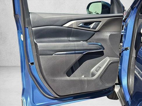 Used 2025 Chevrolet Traverse LT w/ Driver Confidence Package FWD image 11