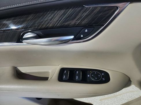 Used 2017 Cadillac XT5 FWD image 16