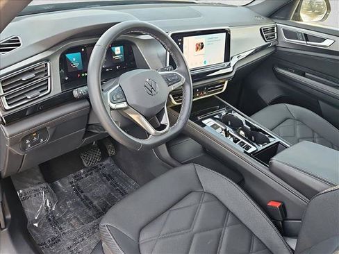 Used 2025 Volkswagen Atlas Cross Sport SE image 10