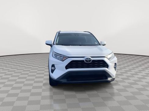 Used 2020 Toyota RAV4 XLE image 3