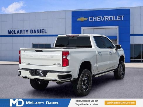 Used 2022 Chevrolet Silverado 1500 High Country w/ Technology Package AWD/4WD image 5