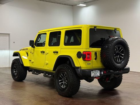 Used 2024 Jeep Wrangler Unlimited Rubicon AWD/4WD image 26