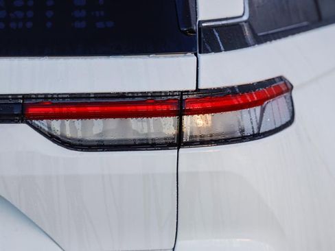 New 2025 Jeep Grand Cherokee Laredo image 10