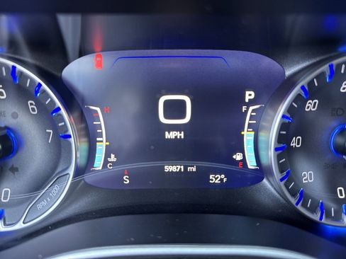 Used 2023 Chrysler Pacifica Touring-L image 8