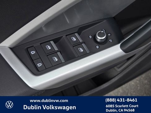 Used 2023 Audi Q3 2.0T Premium Plus w/ Premium Plus Package image 11