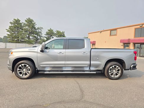 Used 2025 Chevrolet Silverado 1500 High Country w/ Technology Package AWD/4WD image 3