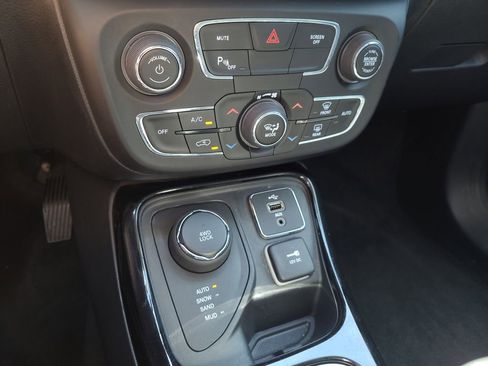 Used 2018 Jeep Compass Limited w/ Safe & Security Group AWD/4WD image 24