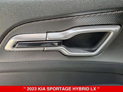 Used 2023 Kia Sportage LX AWD/4WD image 11