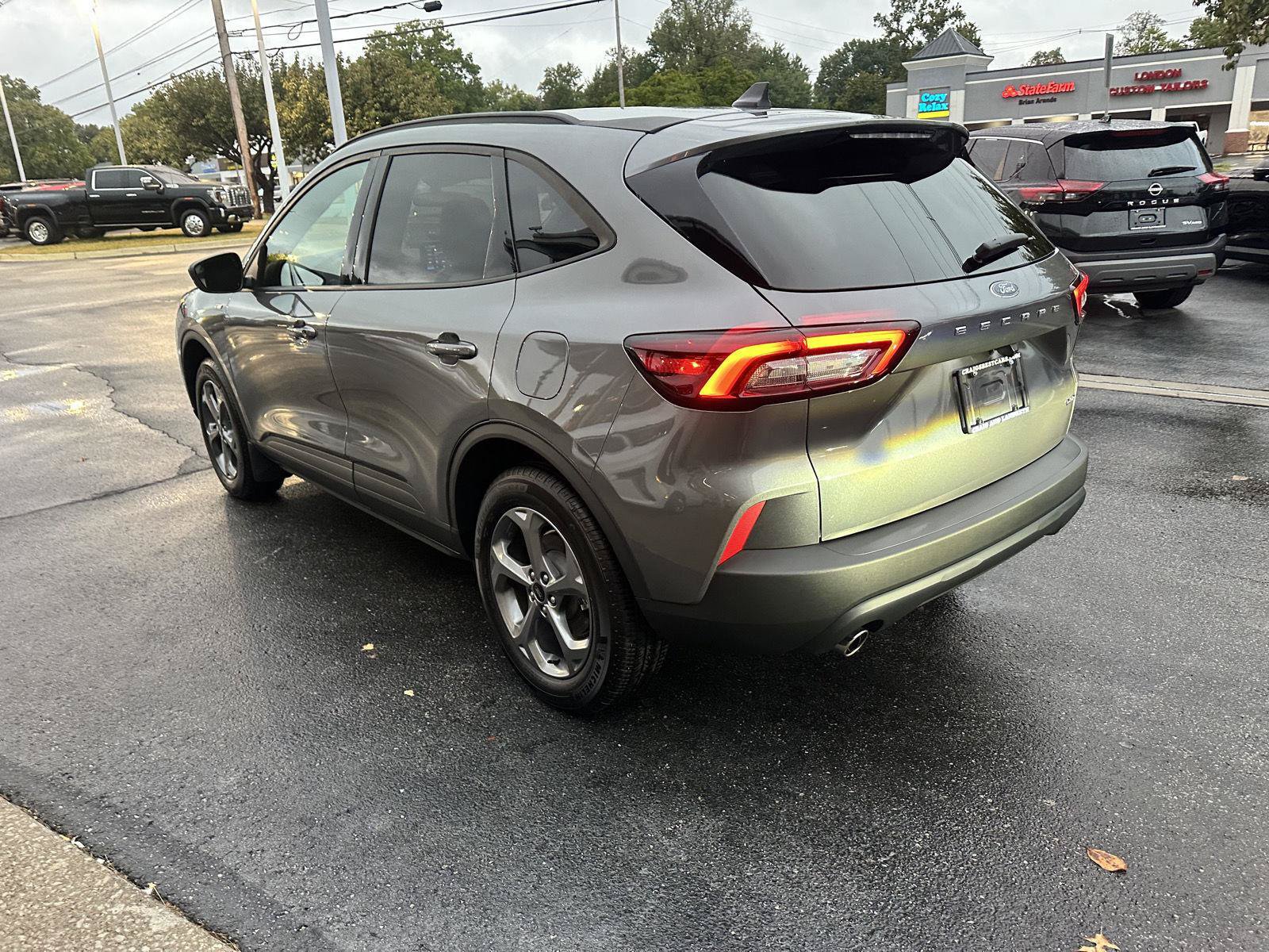 Used 2025 Ford Escape ST-Line w/ Cold Weather Package AWD/4WD image 5