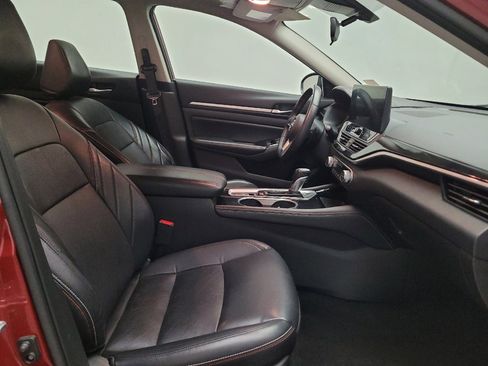 Used 2024 Nissan Altima 2.0 SR FWD image 21