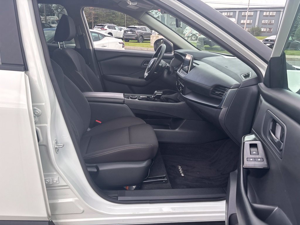 Used 2024 Nissan Rogue S AWD/4WD image 28