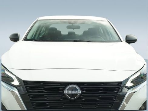 Used 2025 Nissan Altima 2.5 SV image 36