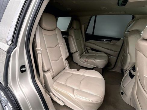 Used 2015 Cadillac Escalade Premium image 29