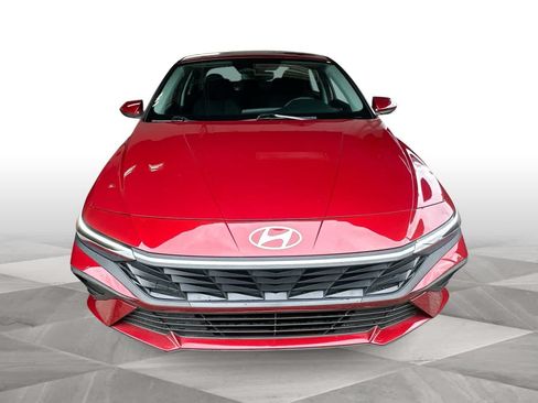 Used 2026 Hyundai Elantra SE FWD image 3