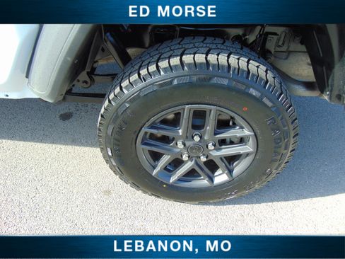 Used 2025 Jeep Gladiator Sport image 9